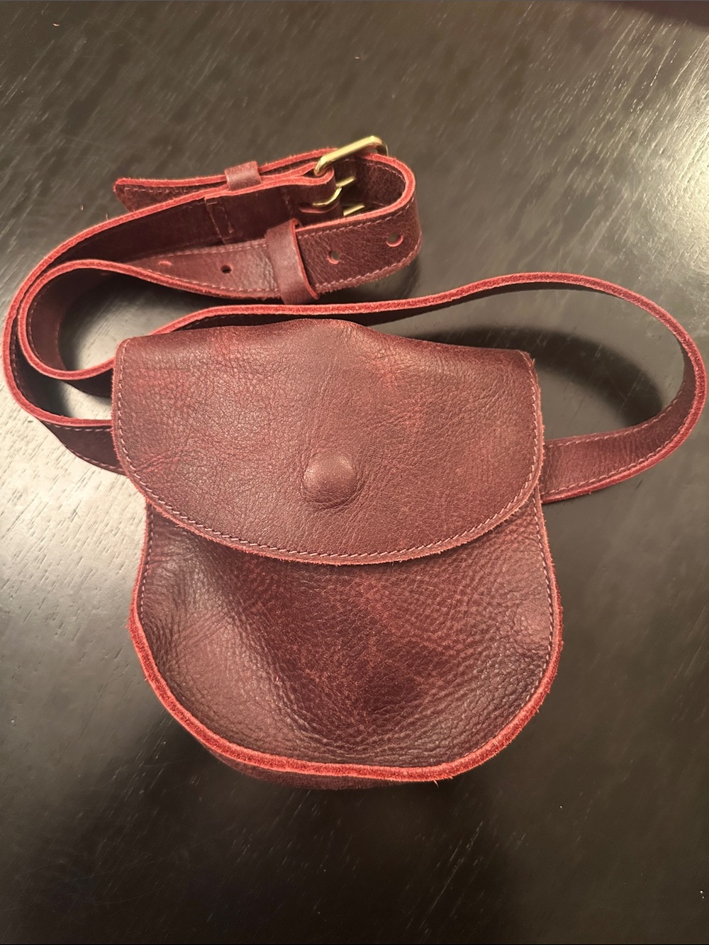 ROOTS BURGUNDY LEATHER BELT BAG Y2K ADJUSTABLE BELT , SNAP CLOSURE